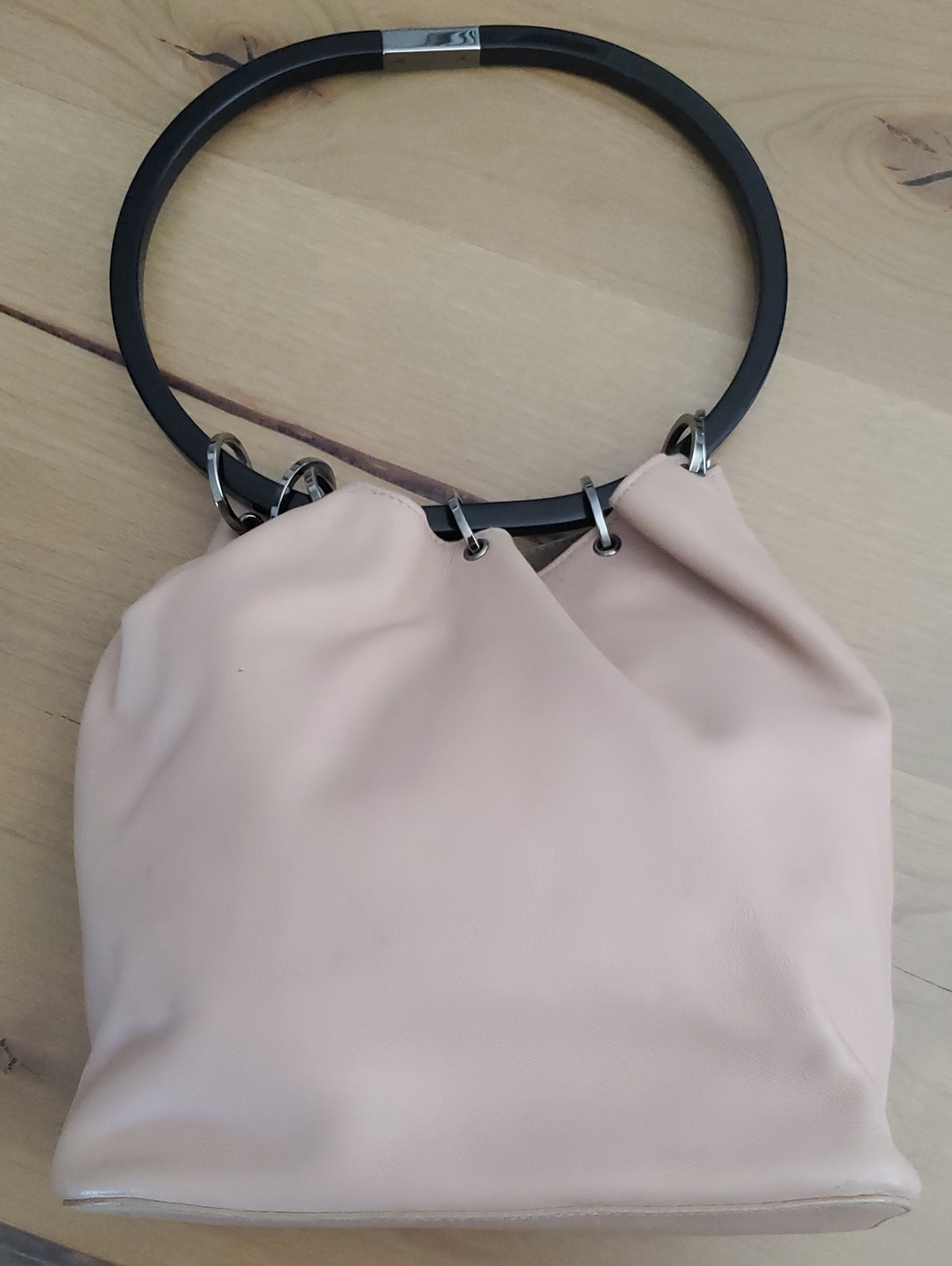 Gucci Tom Ford Era '99 Tan Bucket Shoulder Bag with Black Ring Handle